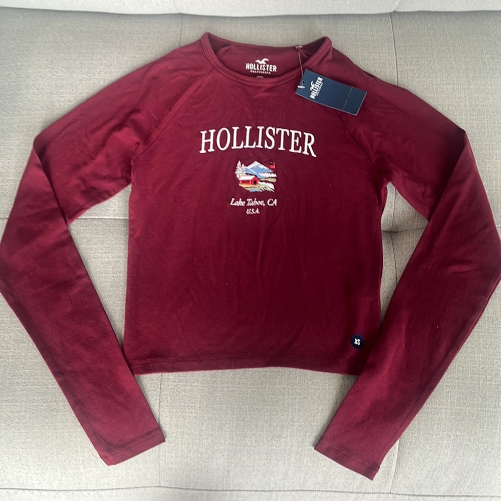 Hollister long sleeve. Size XS. Tag still attached, untouched condition.